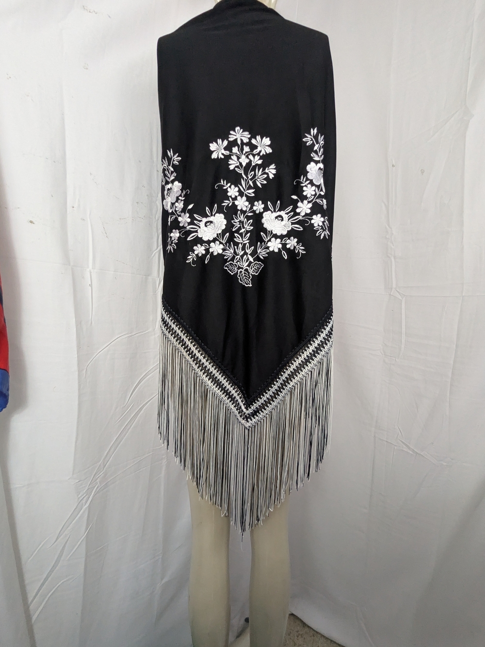 J. Pertiñez NWT Vintage Black & White Floral Fringe Scarf/Wrap